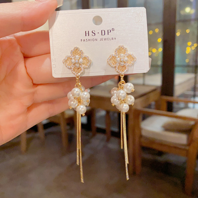 Wholesale of French light luxury zircon four-leaf flower pearl long tassel earrings with a unique, fashionable, simple and high-end feel