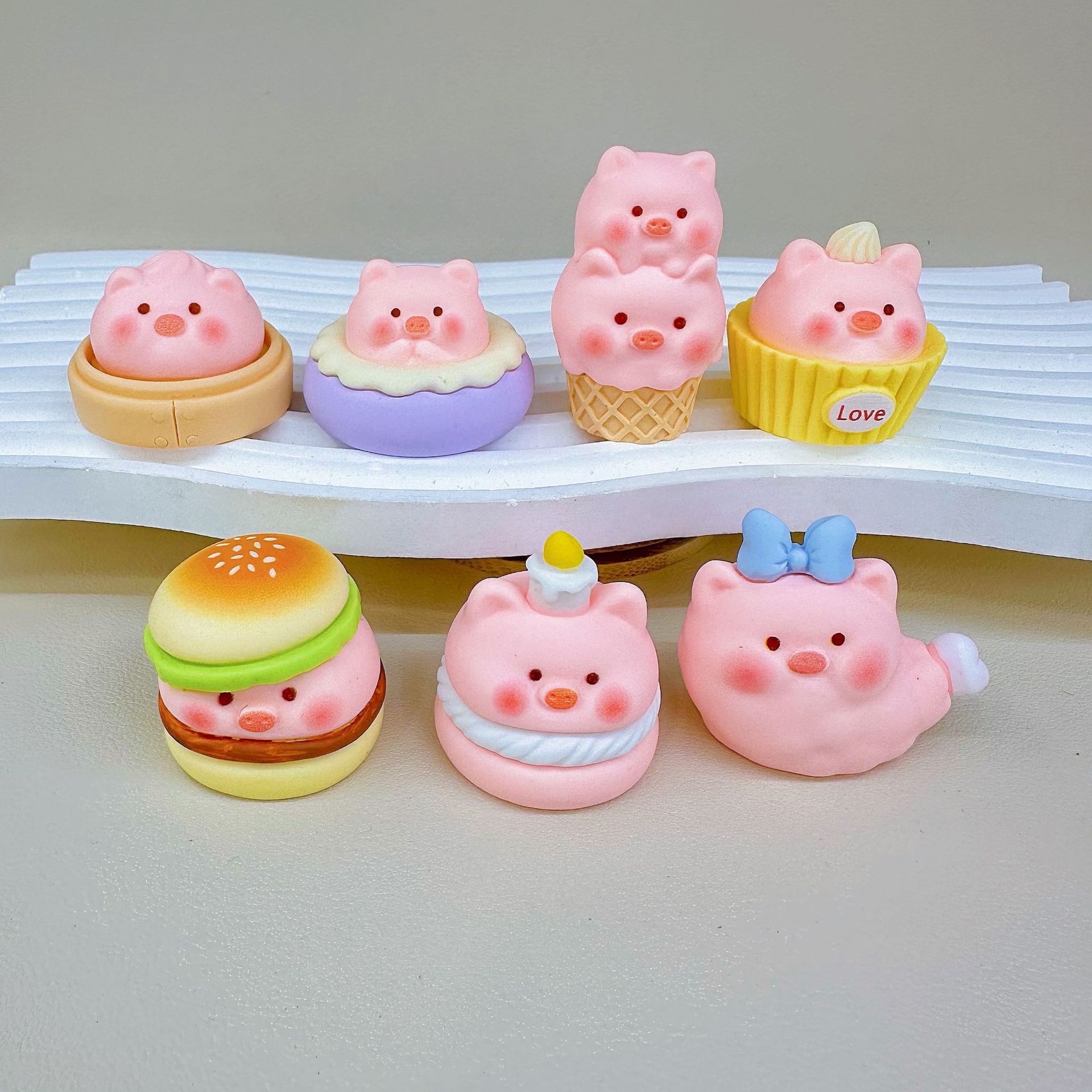 食玩小猪 diy饰品可爱盲盒立体卡通树脂配件配饰桌面办公小摆件产品图