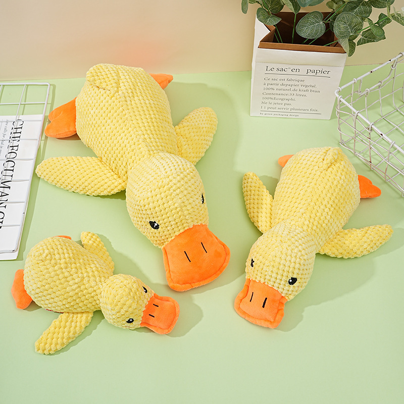 Dog toy, plush sleeping companion, little yellow duck, chewable, teething, sound-making and stress-relieving device, cat pet toy, charging duck Application Scenario