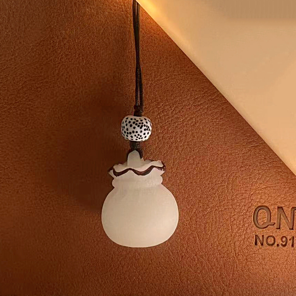 Bodhi blessing bag, car keychain, couple's Chinese-style pendant, retro money bag, mobile phone chain, bag hanger, innovative accessory Specification image