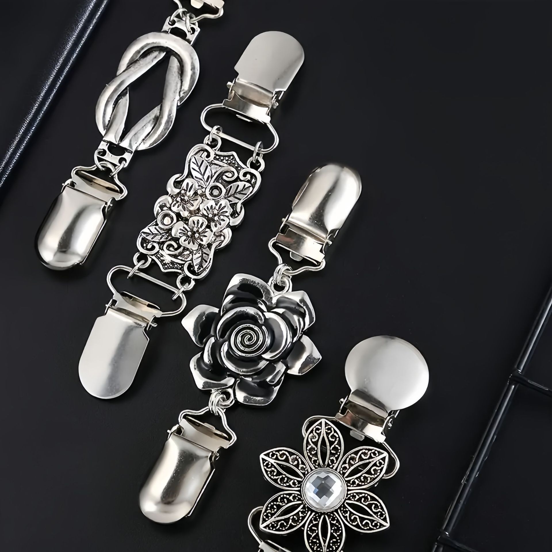 European and American retro alloy sweater, silk scarf, cardigan button, shirt, collar clip, anti-slip beam, tight clip, brooch, factory direct sales Specification image