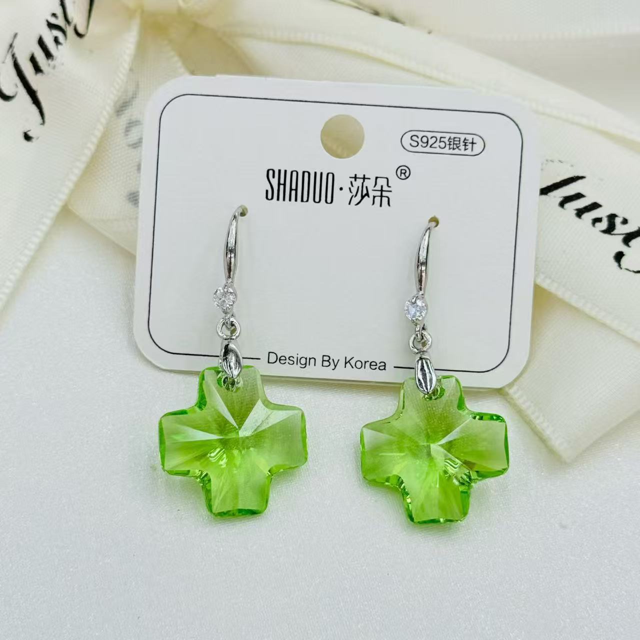 Pendientes de plata de cristal austriaco moda de las mujeres simple han sistema de diseño sensación de cristal en forma de orejas luz de lujo orejas details Picture