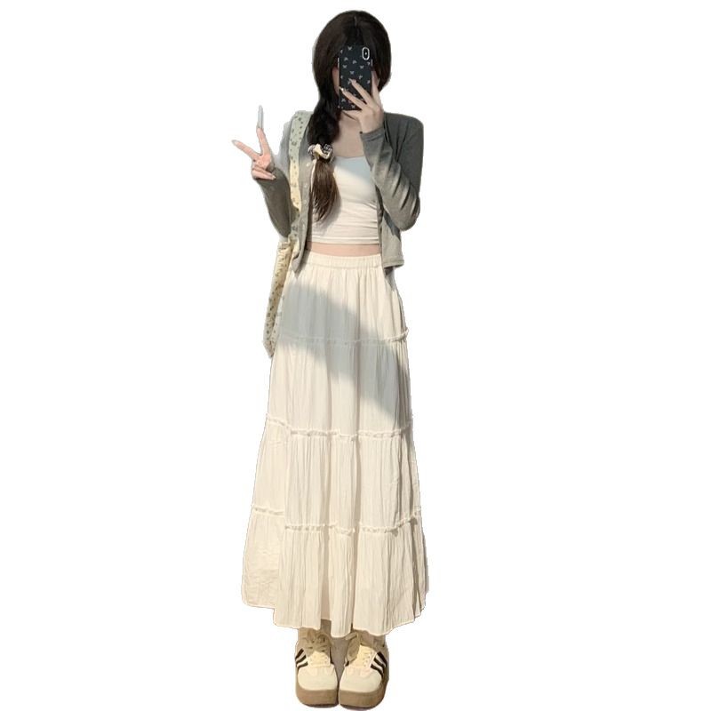 The new Korean-style gentle dress of Spring and Autumn features a high-waisted, slimming and versatile skirt with a stretched-waist midlength Item Picture