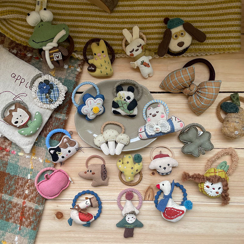 New Korean-style cartoon creative fabric children's hair band, sweet and cute, high-elasticity handcrafted bun hair tie and hair accessory details Picture