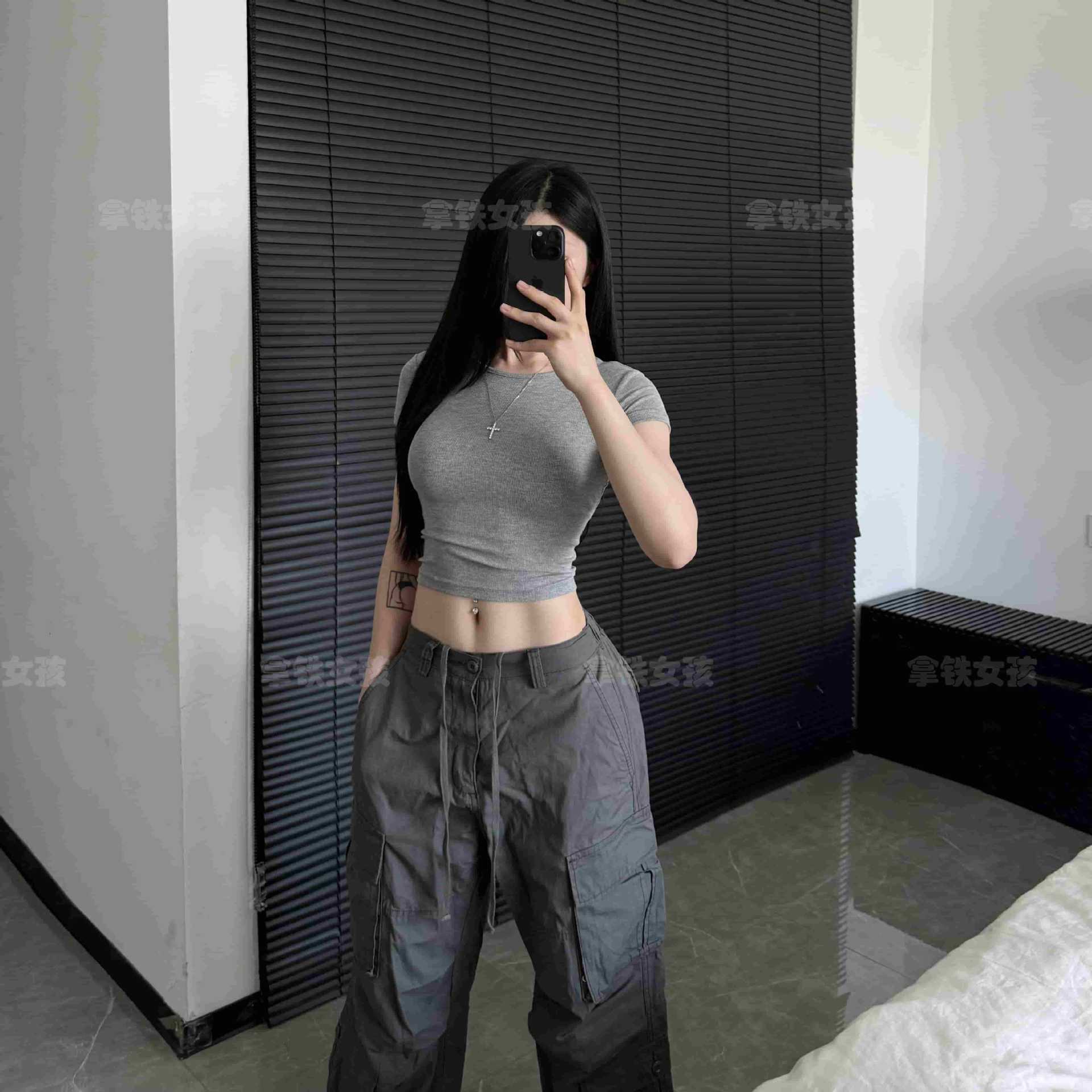 拿铁女孩正肩圆领t恤女短袖短款夏露脐修身打底内搭紧身上衣修身