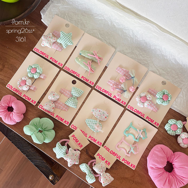 New Korean-style sweet floral checkered hair clips, children's fabric handcrafted bye-bye clips, baby sweet girl flower bangs clips Application Scenario