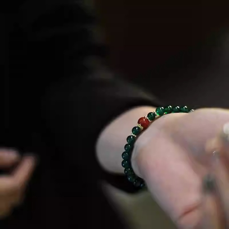 2024 New retro court green agate bracelet, elastic string beaded bracelet, light luxury, niche and exquisite accessories for couples details Picture