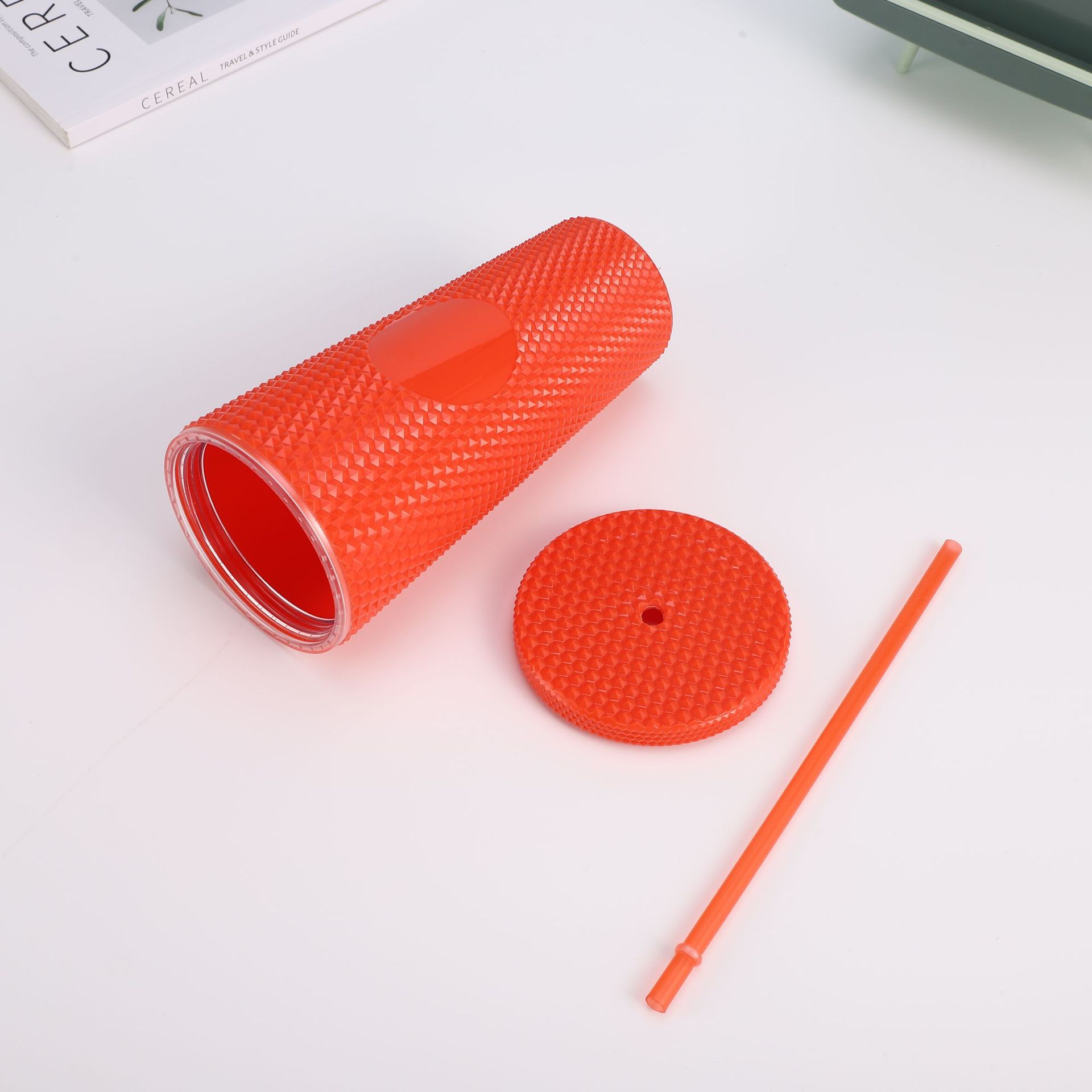 Cross-border Star Dad Double-layer Durian Cup, large-capacity plastic Straw Cup, Creative Star Bar High Appearance Level, Prickly water cup Application Scenario