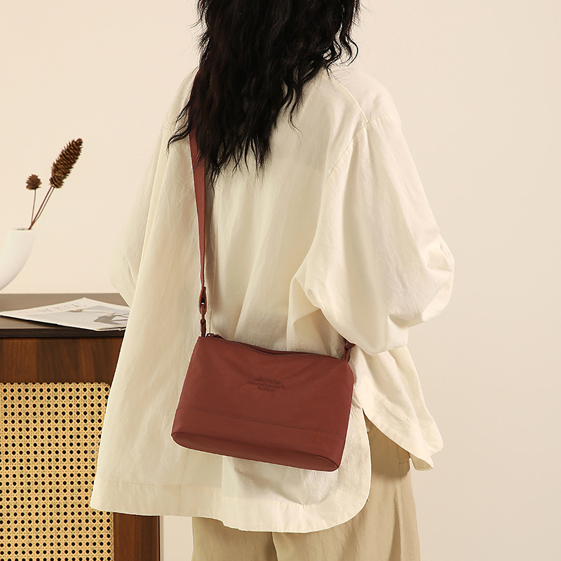Lightweight nylon bag, cross-border trend crossbody bag, large-capacity women's single-shoulder small square bag Item Picture