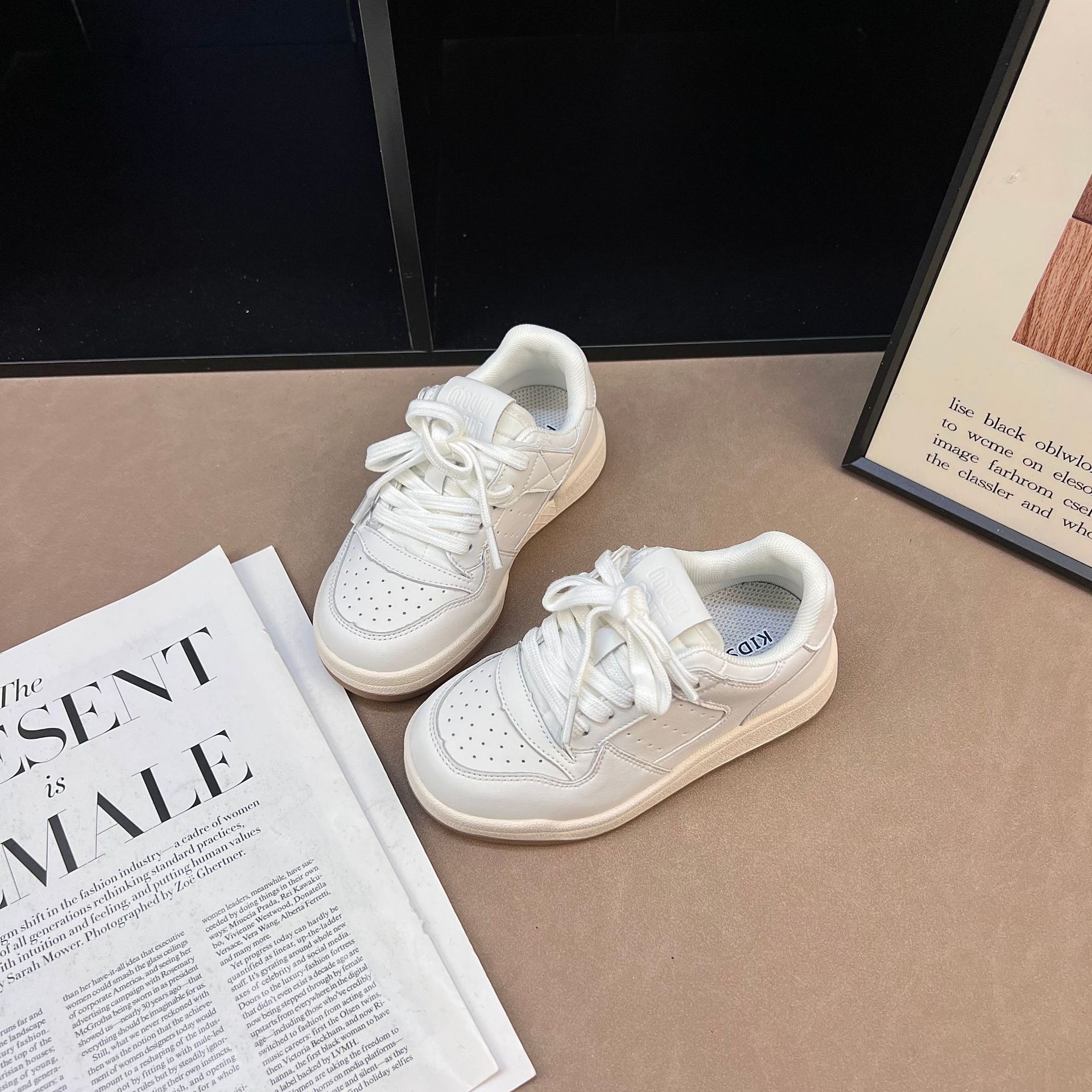 Children's shoes 2026 Spring New style Children's fashion low-top board shoes Korean version boys' and girls' soft-soled student white shoes details Picture