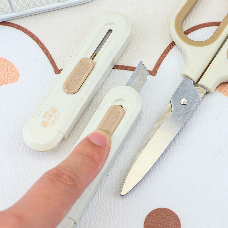 High-appearation-level creative scissors, utility knife, two-in-one stainless steel paper cutter, student Courier opening knife, office scissors Application Scenario