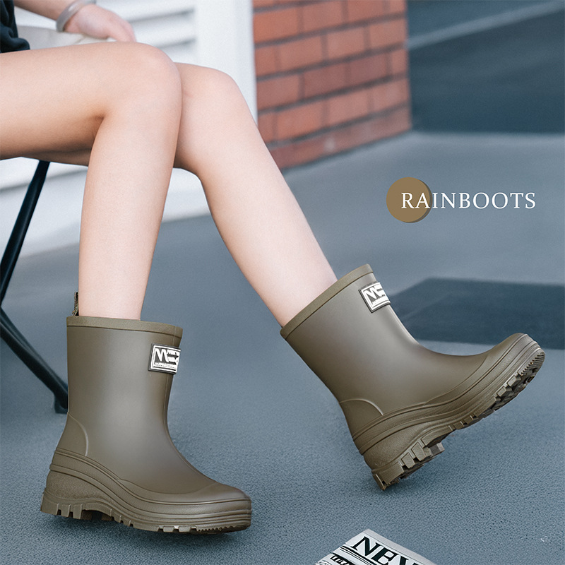 女式雨鞋实物图