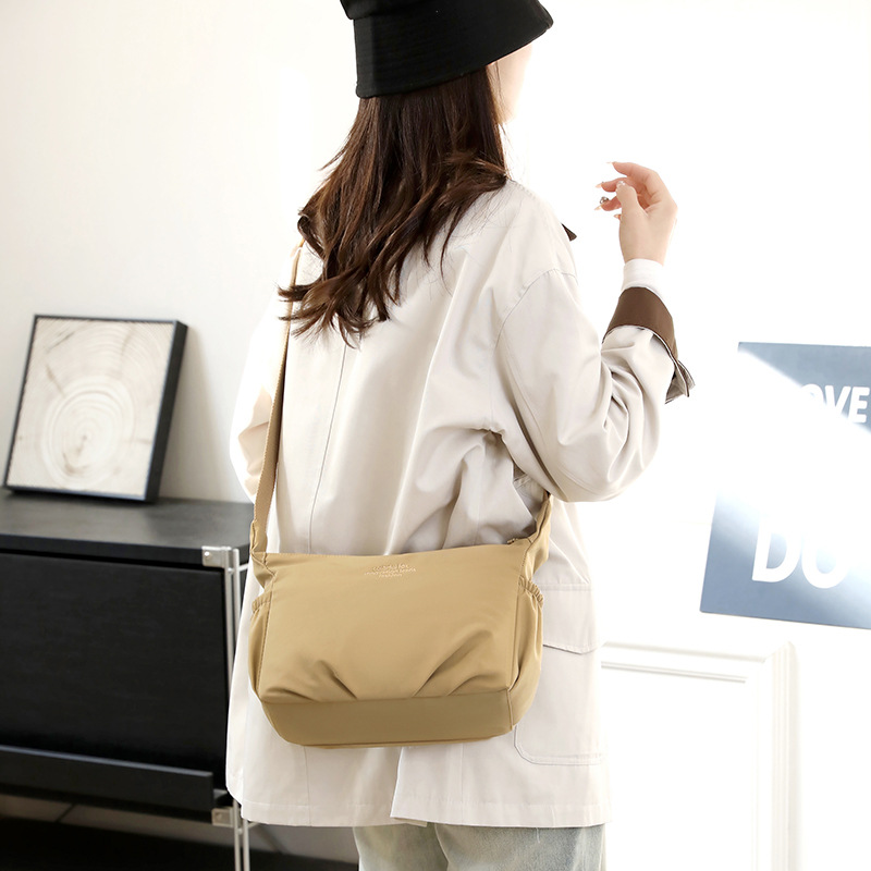 New foreign trade women's small square bag solid color crossbody bag, women's casual water-repellent nylon bag Item Picture