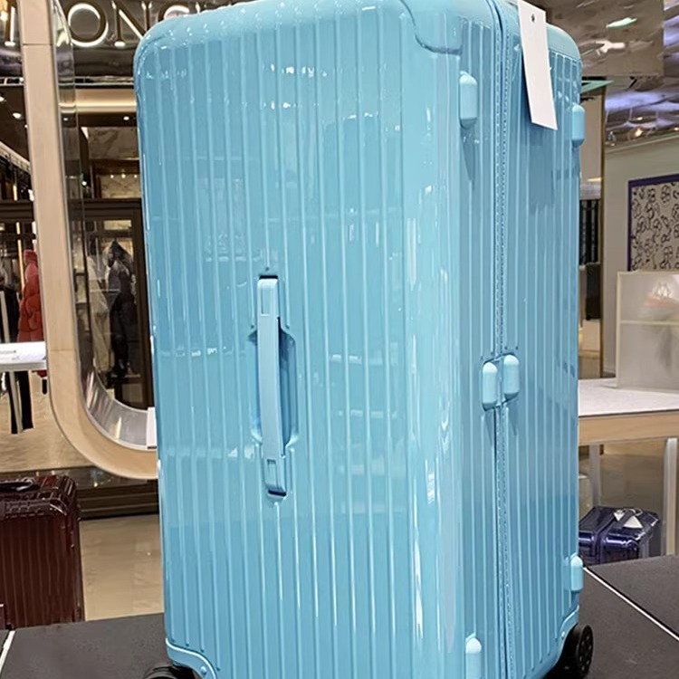 Extra-large capacity password suitcase, 32-inch men's Instagram popular swivel wheel handle suitcase, 26-inch women's zipper travel suitcase Application Scenario