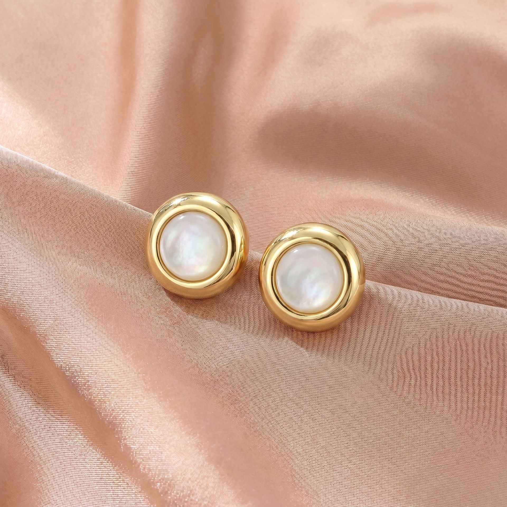 Geometric three-dimensional shell series copper gold-plated S925 sterling silver needle elegant light luxury ear studs women's niche high-end earrings Specification image