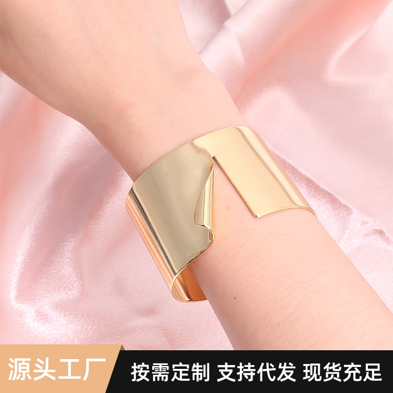 Cross-border geometric trend wristband, high-end and elegant bracelet, copper-plated 18K gold-plated light luxury jewelry manufacturer wholesale