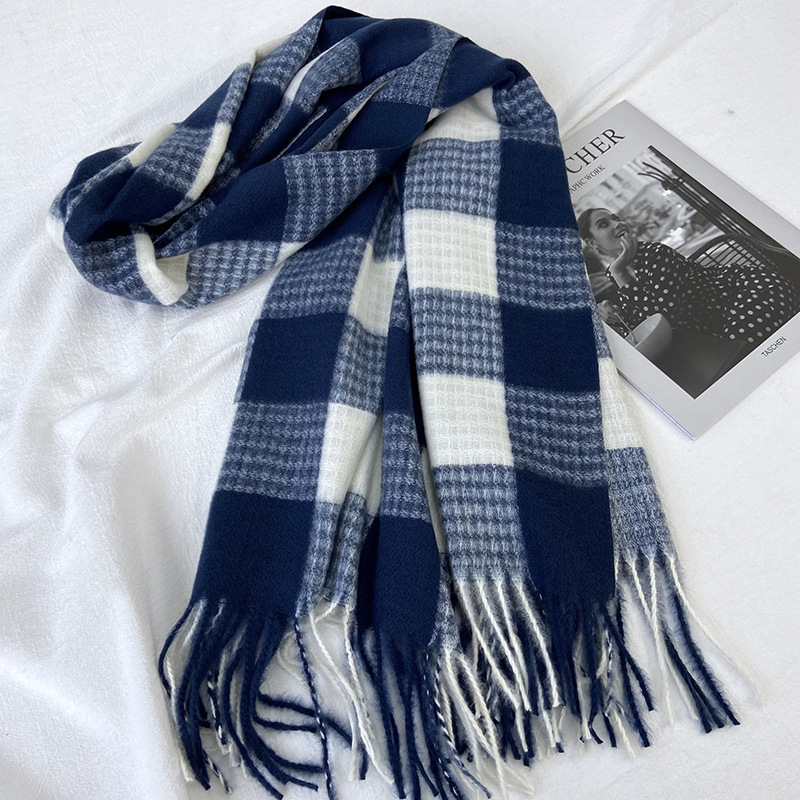 A new style of faux cashmere tassel scarf for women's autumn and winter 2024, a versatile and warm thick checkered shawl for Korean students, available for wholesale at street stalls details Picture