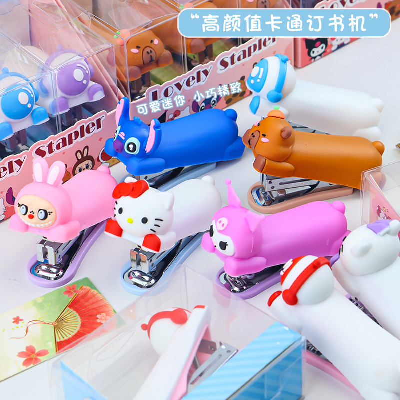 Creative cartoon astronaut shaped stapler, cute silicone creative stapler, student small size binding machine full figure