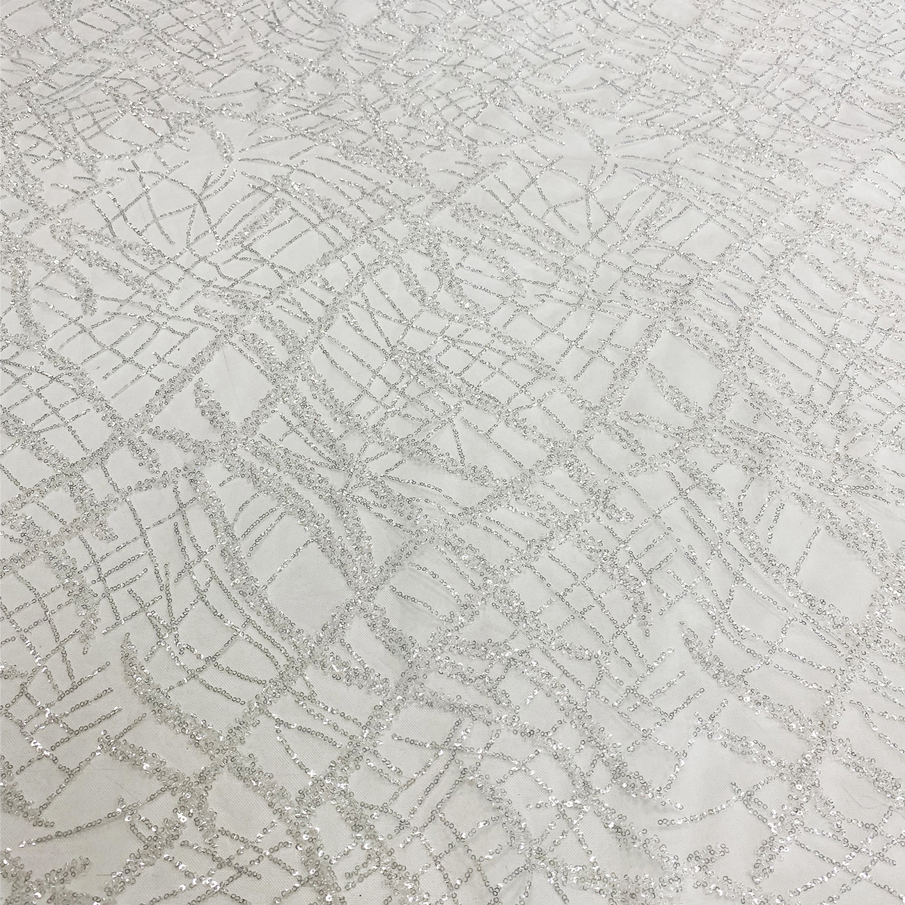 白色现货珠管珠子亮片绣花面料网布蕾丝绣花婚纱礼服面料市场专供