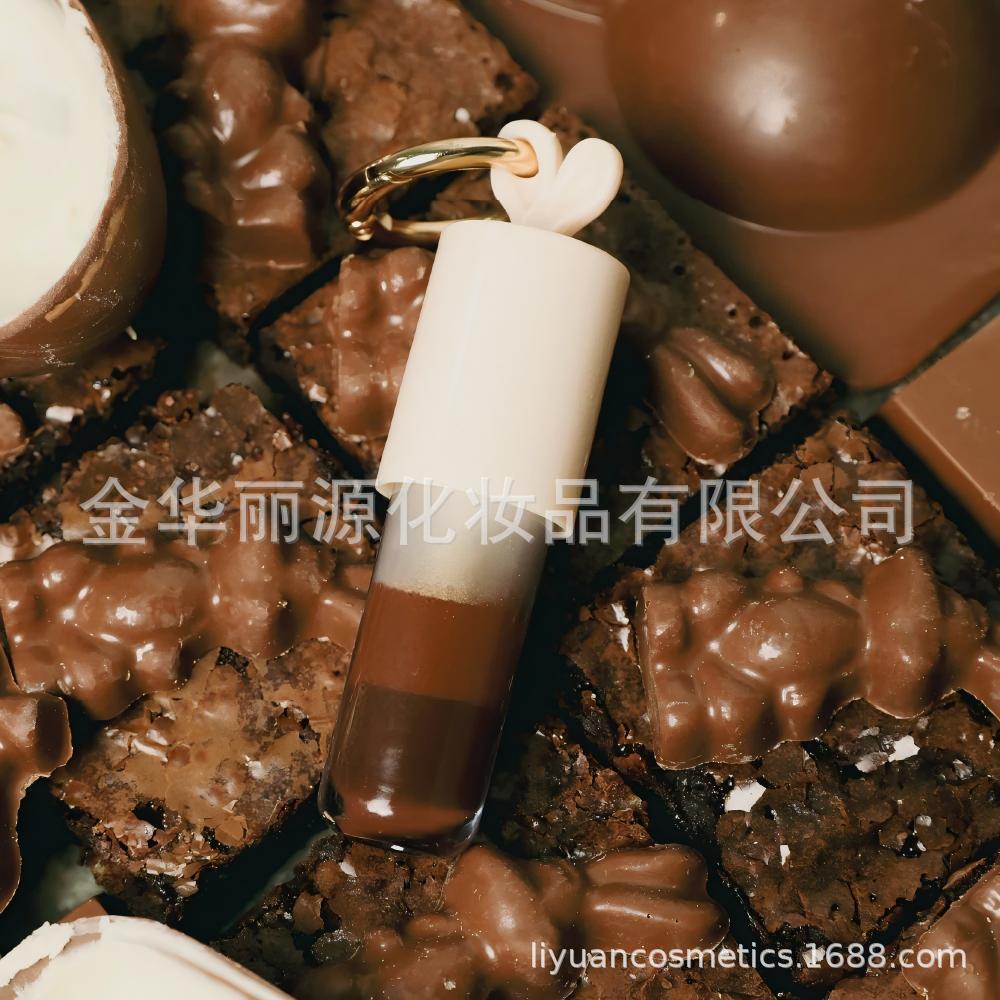 GLOSS LIP BUNNY TRIPLE BY FRANCINY EHLKE Chocolate Rabbit Lip Gloss Application Scenario
