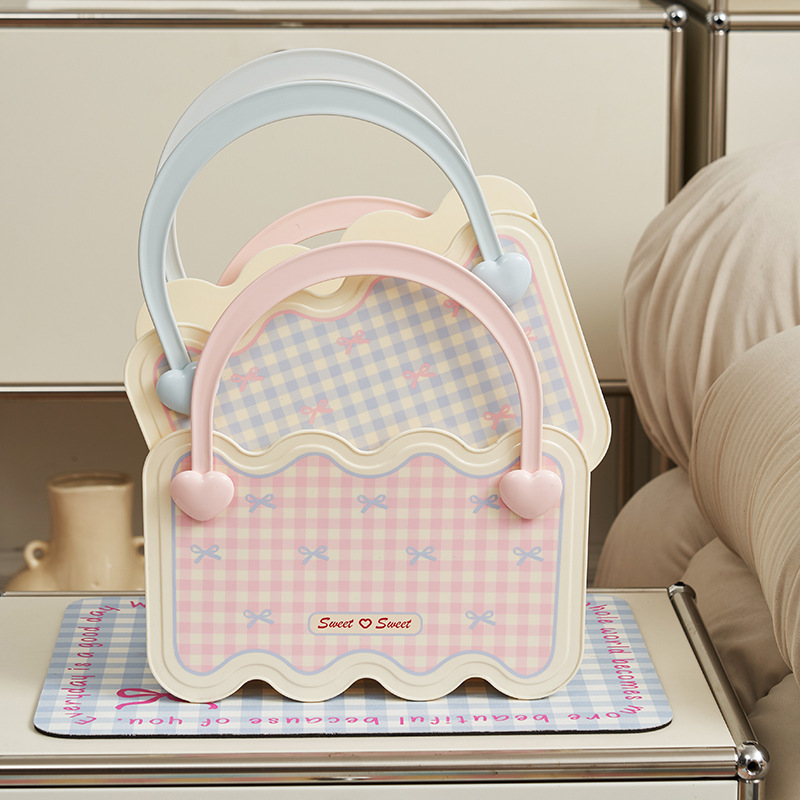 Sweetheart girl's hand-held checkered bath basket can drain water, buy vegetable basket, bathroom household items, love storage basket, bathhouse