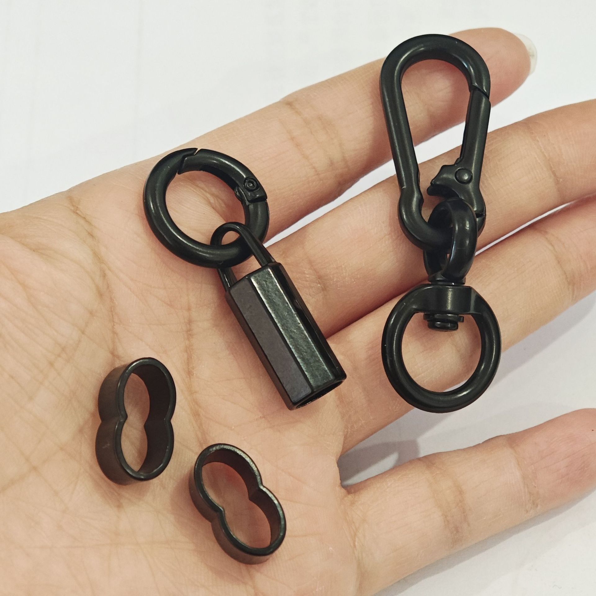 8mm mobile phone case lanyard accessory, metal climbing bell, circular spring key chain, DIY mobile phone lanyard dog buckle Specification drawing