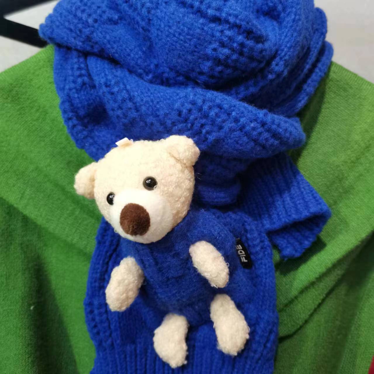 Detachable pocket Kawaii Bear scarf, cute and sweet Korean version woolen knitted scarf for girls, warm for students in autumn and winter Application Scenario