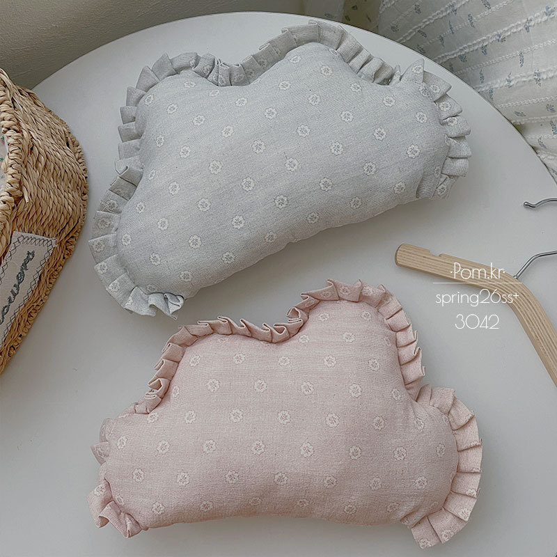 Spring new French fabric cloud throw pillow, sweet ruffled edge baby pillow, soft fufu room decoration item Application Scenario
