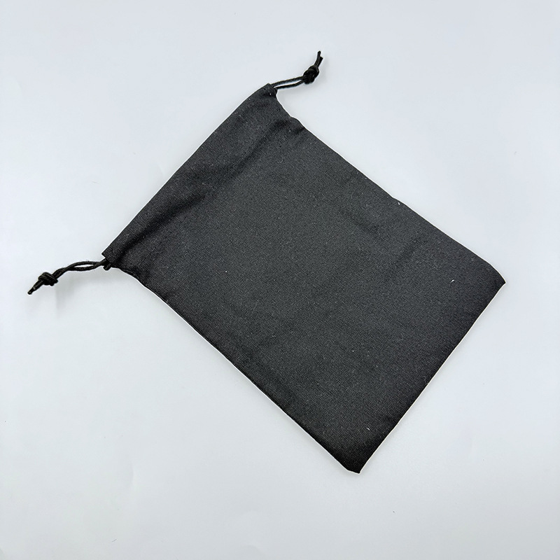 Customizable logo thickened black canvas drawstring bag, travel clothing organizing bag, drawstring cotton bag, storage bag Application Scenario
