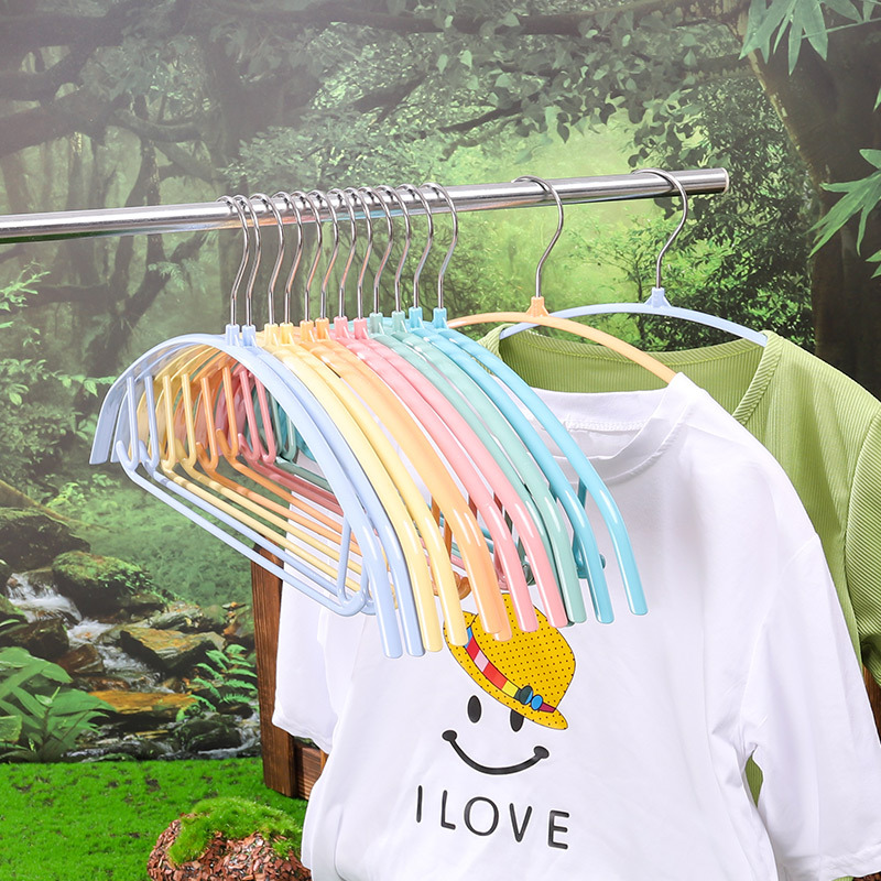 The anti-shoulder corner of the clothes hanger is seamless, a light luxury home clothes drying rack, a hanging clothes drying rack, an anti-slip rack, a hook, and a clothes rack Application Scenario