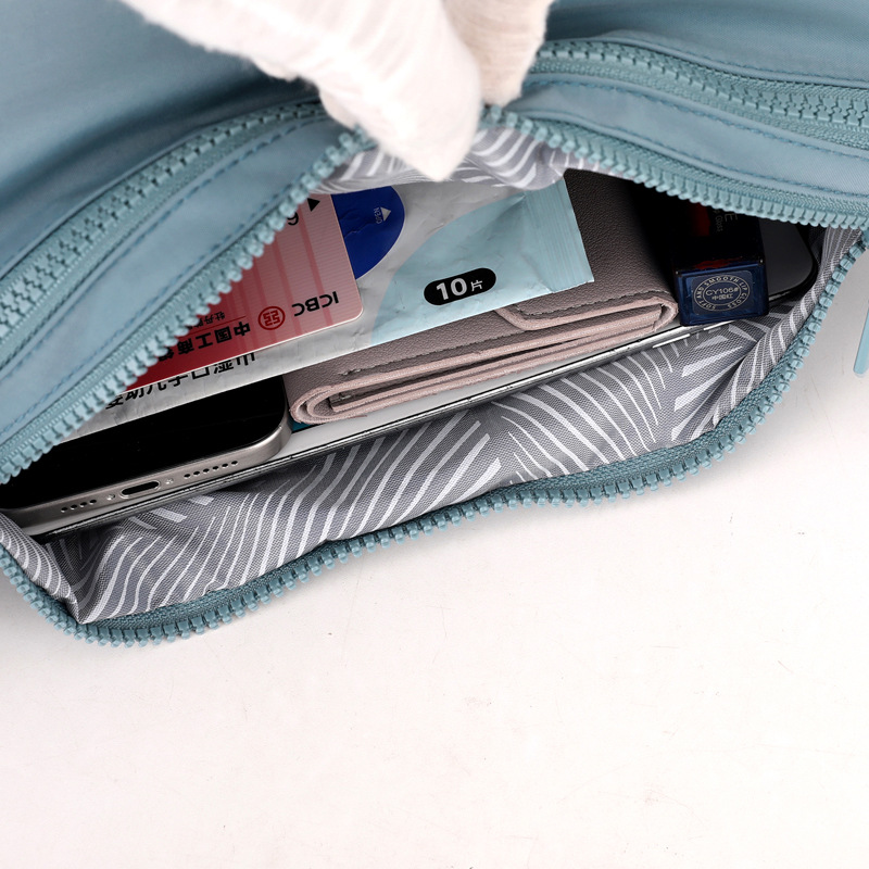 New foreign trade women's small square bag solid color crossbody bag, women's casual water-repellent nylon bag Application Scenario