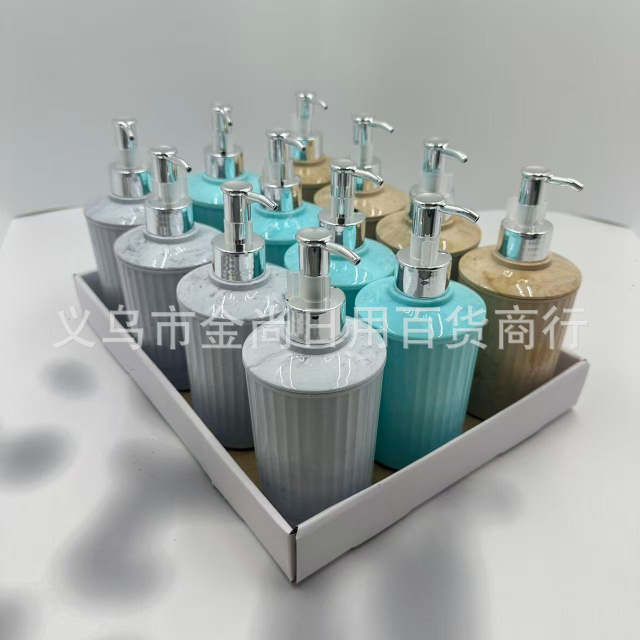 High-appearancy-level homestay round PP flow-patterned three-color lotion bottle, silver-plated high-end shampoo and body wash bottle press details Picture