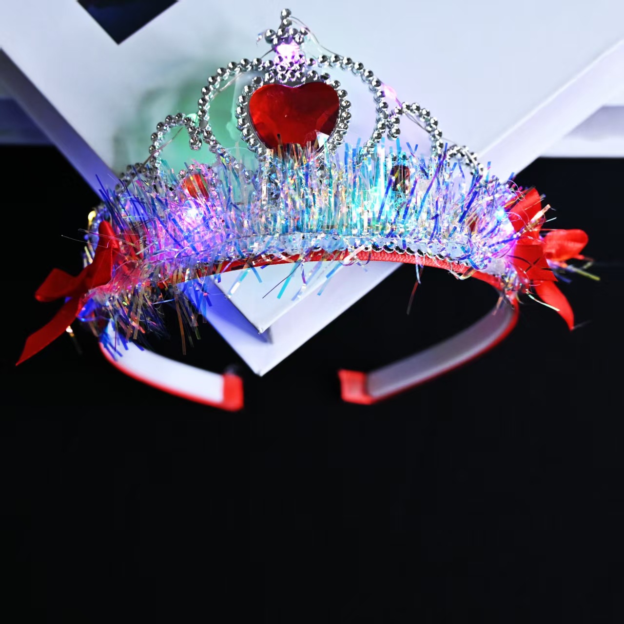 New luminous crown headwear for girls, high-end Korean-style crystal crown princess headband and hairpin wholesale at street stalls and night markets Specification image