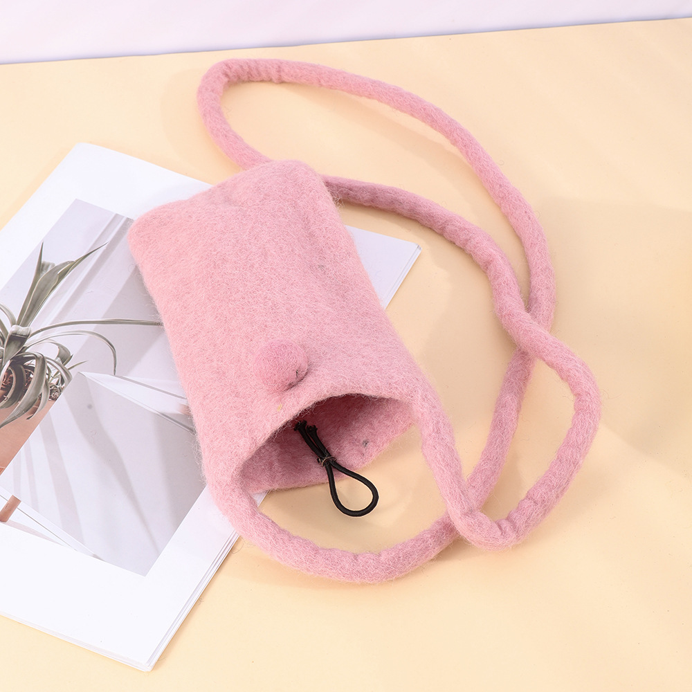 Ins-style handcrafted wool felt mobile phone bags with a "Poke Poke" style, Japanese forest women's single-shoulder crossbody mobile phone bag manufacturer wholesale Specification image