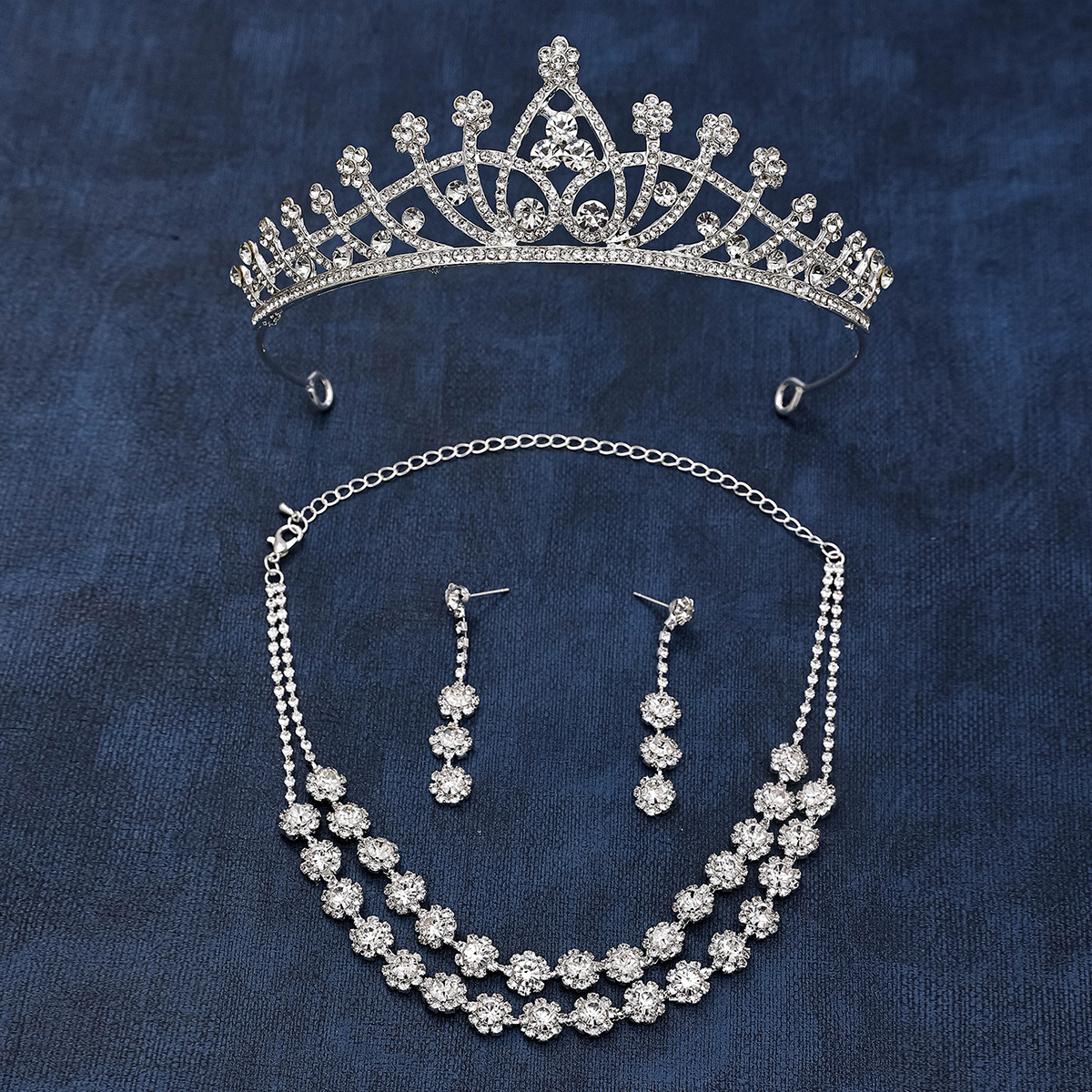 European and American luxurious and elegant bridal chain, three-piece set, hair accessories, ornaments, high-end wedding necklace, earrings, crown Specification image