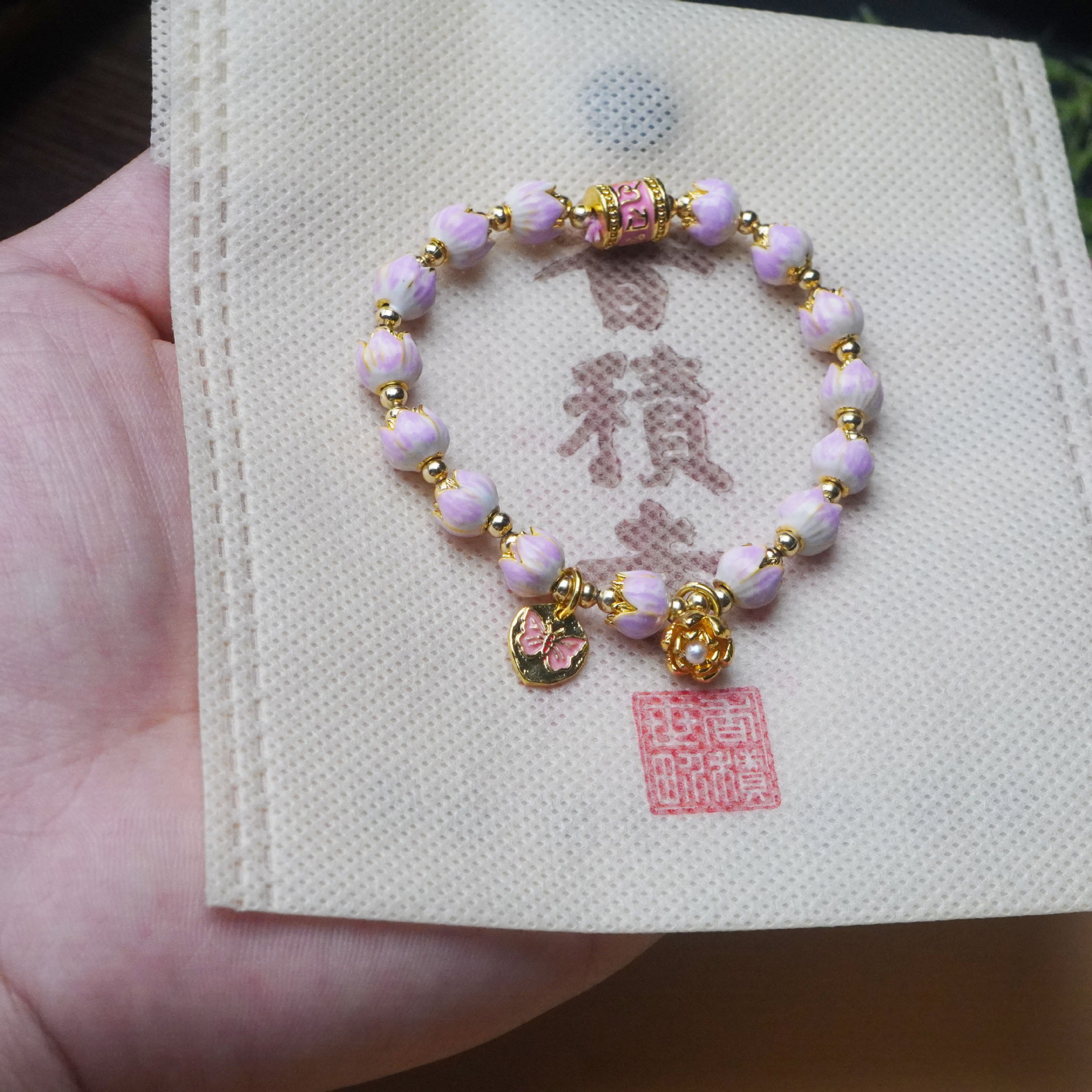 新中式铃兰花景泰蓝手串粉蝴蝶吊坠女轻奢高级感手链串珠饰品配饰