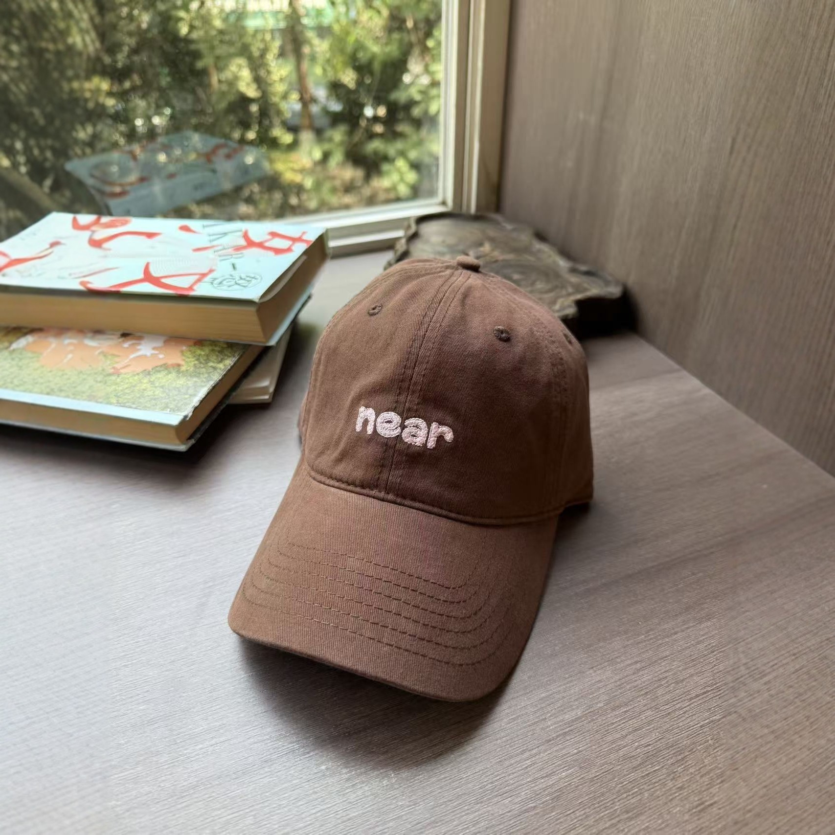 Men's and women's 2024 new retro style high-quality, simple solid color casual and versatile letter embroidery cap Application Scenario