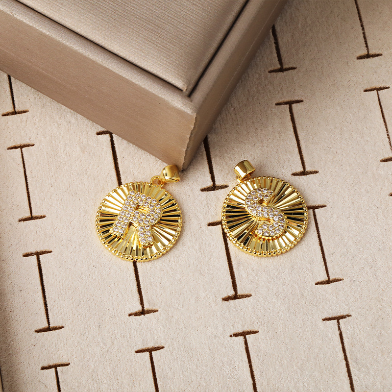 Cross-border new 26-letter necklace, zircon fashionable and elegant pendant, European and American style, simple and individual collarbone chain wholesale