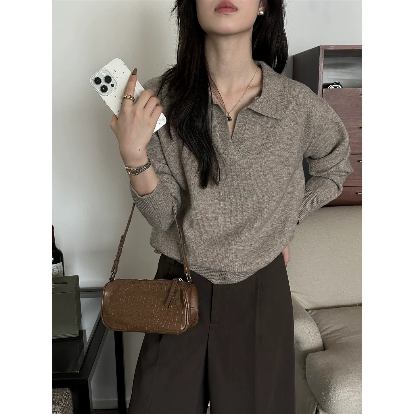 A grey lapel sweater for women's wear, paired with a polo knitted sweater, is a new autumn/winter 2025 base layer and an early autumn Korean-style top Item Picture