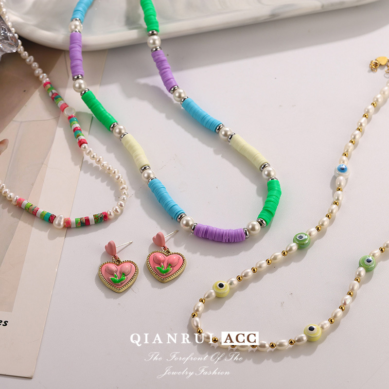 Candy-colored heart-shaped beaded necklace, summer dopamine smiling face heart-shaped collarbone chain, colorful color-blocking niche sweater chain details Picture