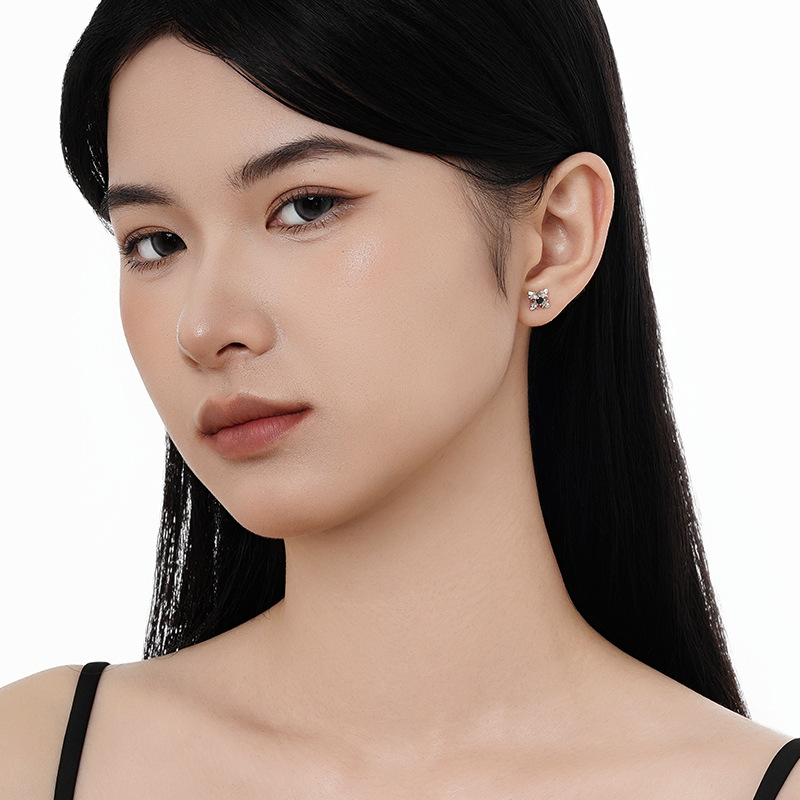 E1431 New Chinese style simple S925 pure silver diamond-encrusted pattern ear studs for women, small and delicate ear studs with Chinese style Specification image