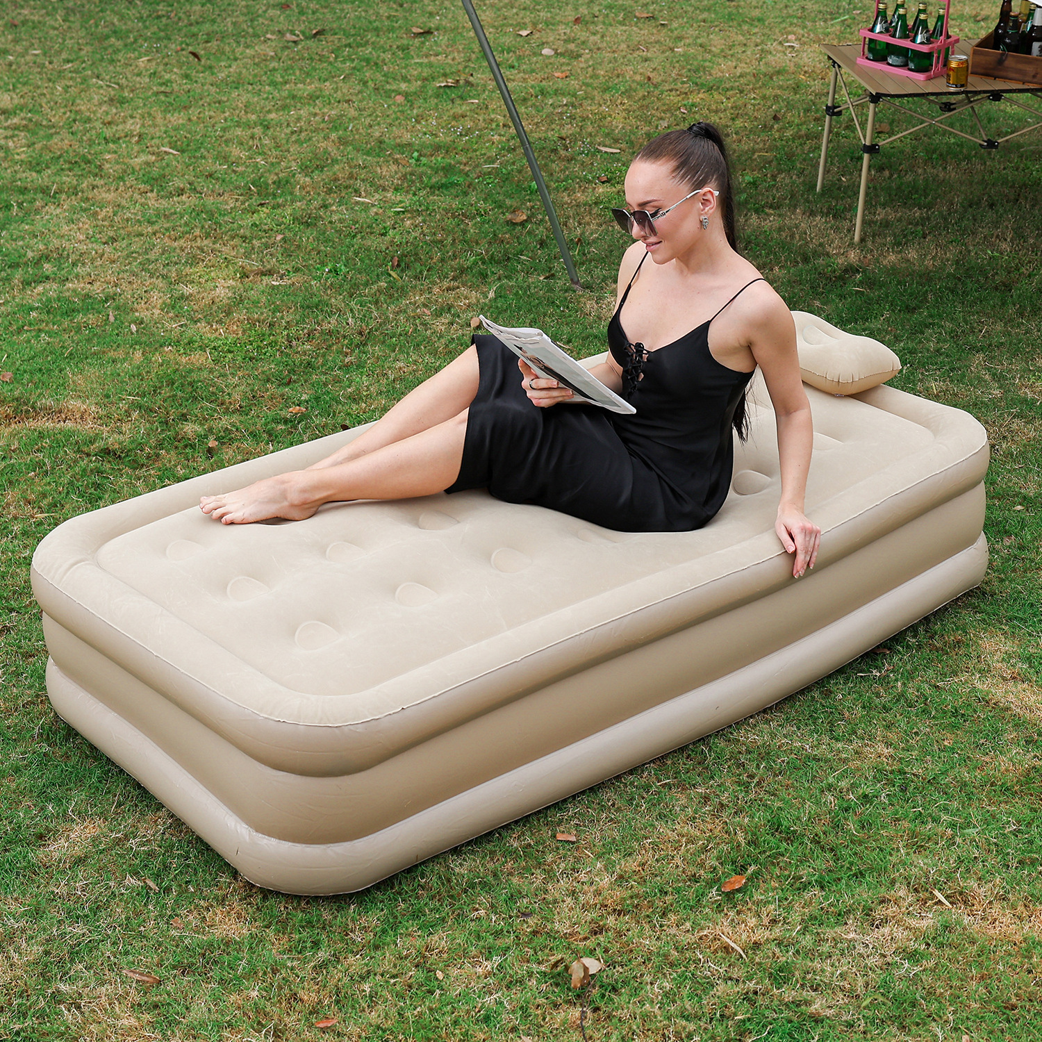Cross-border camping folding bed, inflatable built-in pump flocking bed, height-increasing and thickening automatic inflatable mattress, outdoor double chair, inflatable cushion, lazy person's outdoor inflatable bed Application Scenario