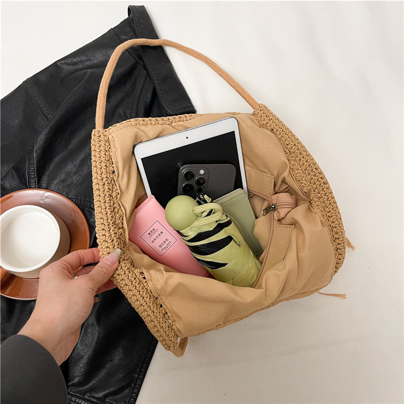 Cross-border woven bag, fringed knitted hollowed-out handbag, large-capacity fringed design single-shoulder bag, beach vacation lady's beach bag, fringed woven bag Application Scenario
