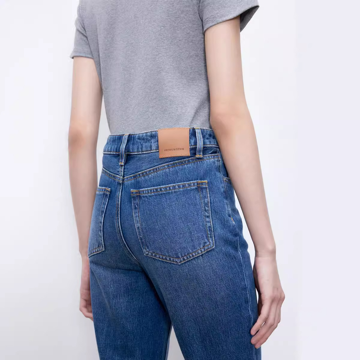 Warren Hailong's new Spring/Summer Classic cut deep blue, simple and slimming straight-leg jeans for women Application Scenario