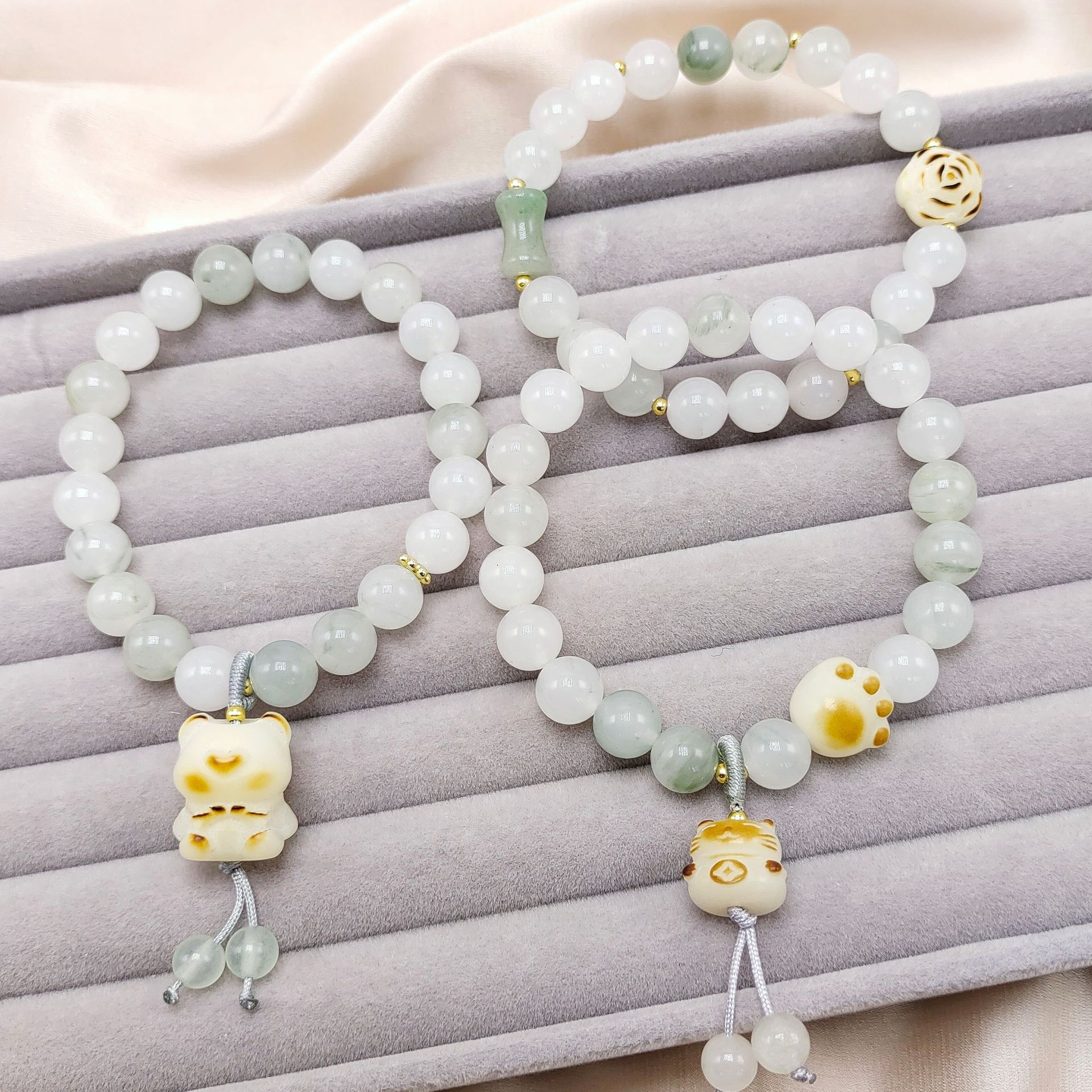 天山翠玉石手串女式高级感设计款玉石手链直播货源