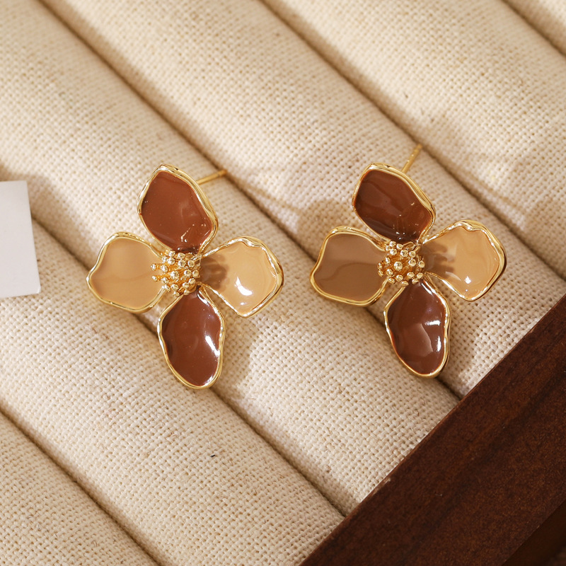 New autumn and winter Maillard ear studs with a light luxury and high-end feel, oil-dripping flower ear studs, women's retro and versatile earrings wholesale Application Scenario
