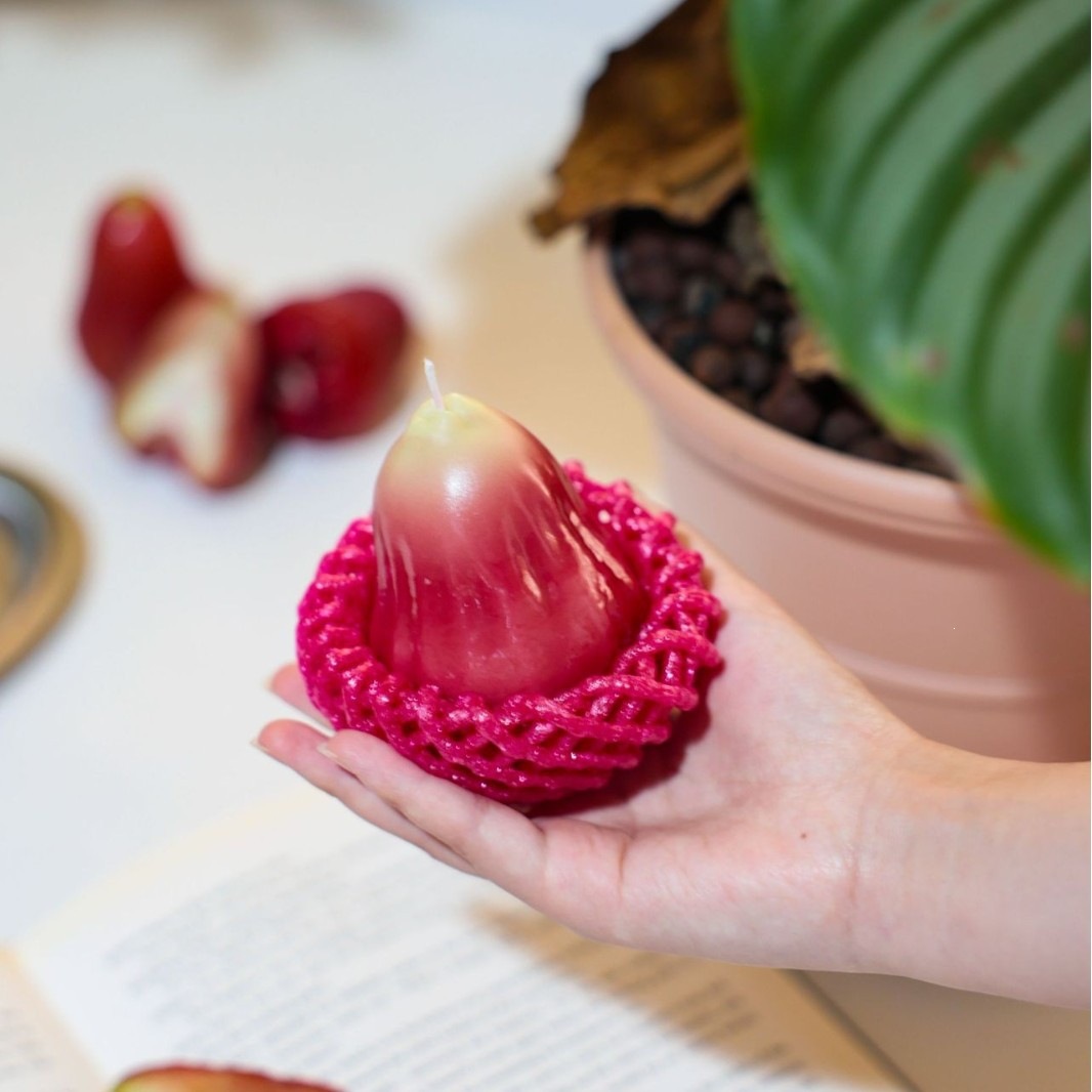 Fruit-shaped inS-style handmade scented fruit candle creative souvenir, realistic wax apple photo prop Application Scenario
