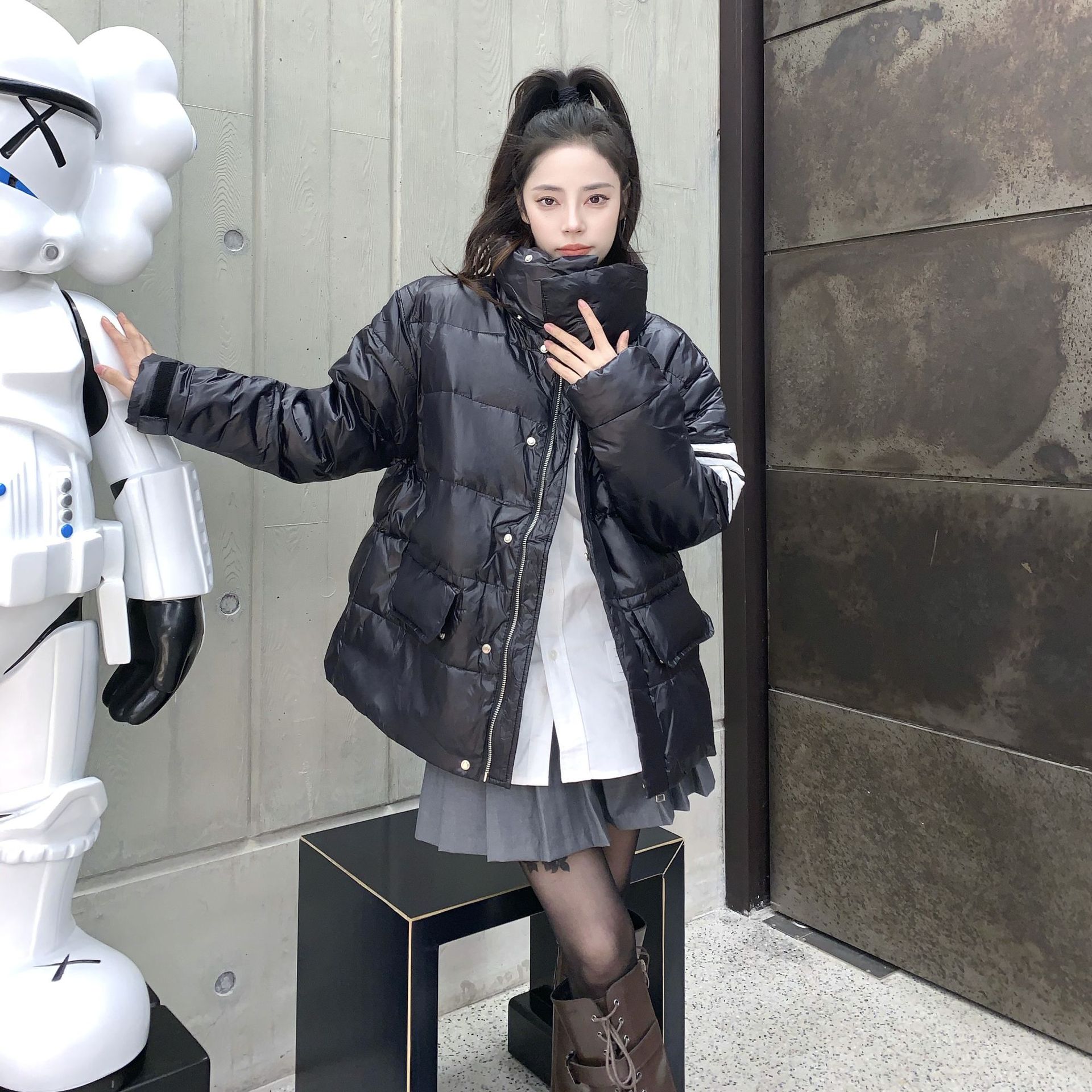 TB Women's classic winter four-bar down jacket, a trendy, fashionable, casual and versatile down jacket for both men and women Application Scenario