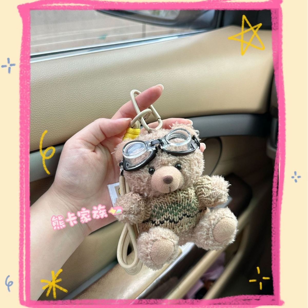 Cute and creative plush toys, bear pilot bags, keychains, car rearview mirror pendants, couple small gifts