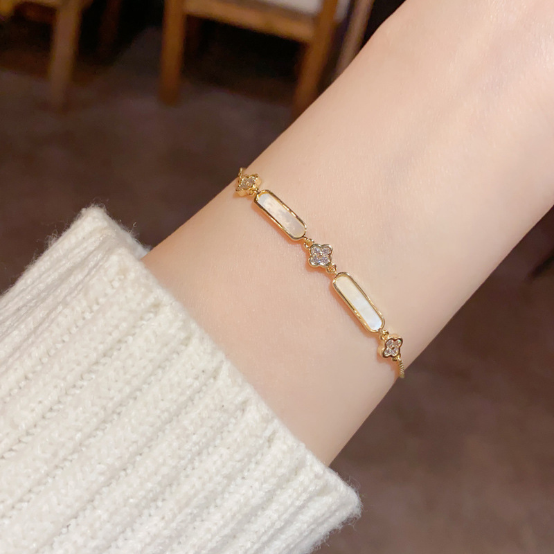 Estilo coreano temperamento moda simple cuadrado geométrico ajustable pulsera delicada luz lujo diseño de nicho decoración de la mano al por mayor details Picture